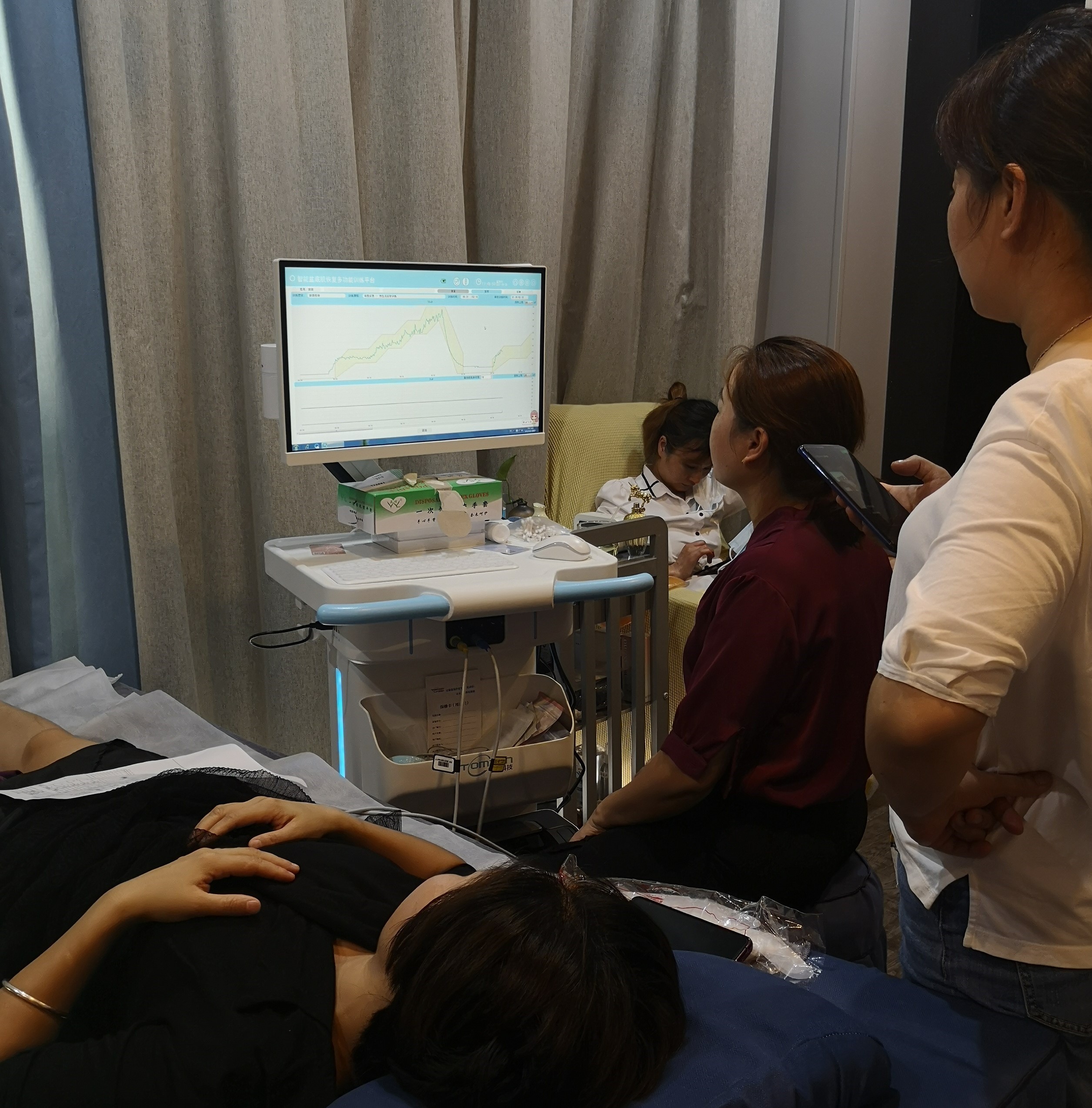 盆底康復(fù)治療儀分娩后什么時候應(yīng)該使用？